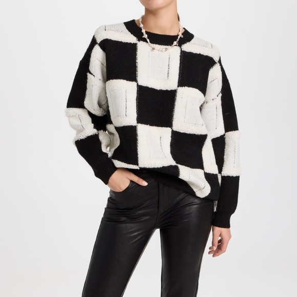 Line and Dot oversized sweater. Perfect for fall. Excellent condition - Picture 3 of 6